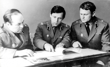 п/п-к Елисеев В.И., п/п-к Чернов Ю.И. и майор Шутов А.А.
